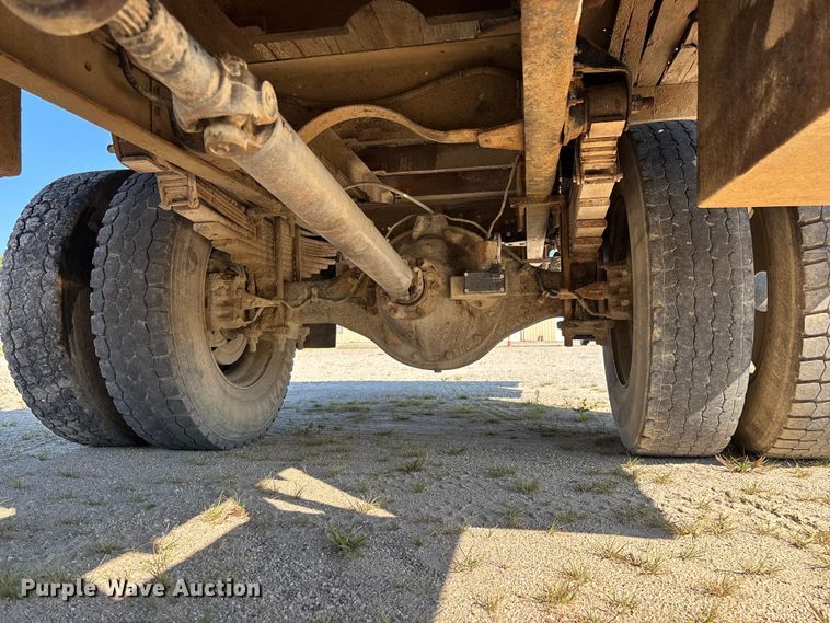 image for item FG0522 1999 Chevrolet C6500 flatbed truck