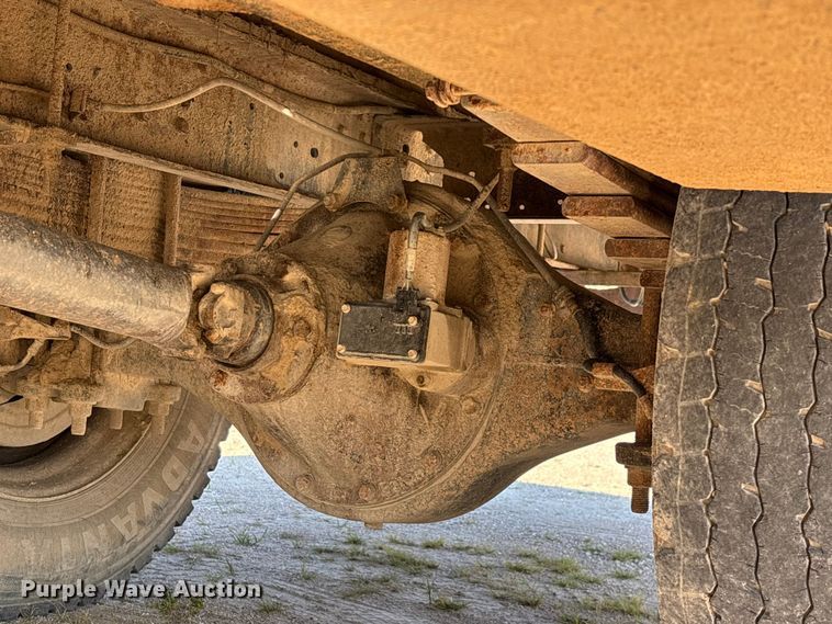 image for item FG0522 1999 Chevrolet C6500 flatbed truck