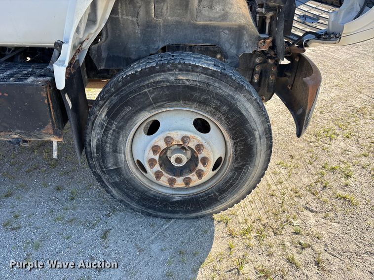 image for item FG0522 1999 Chevrolet C6500 flatbed truck