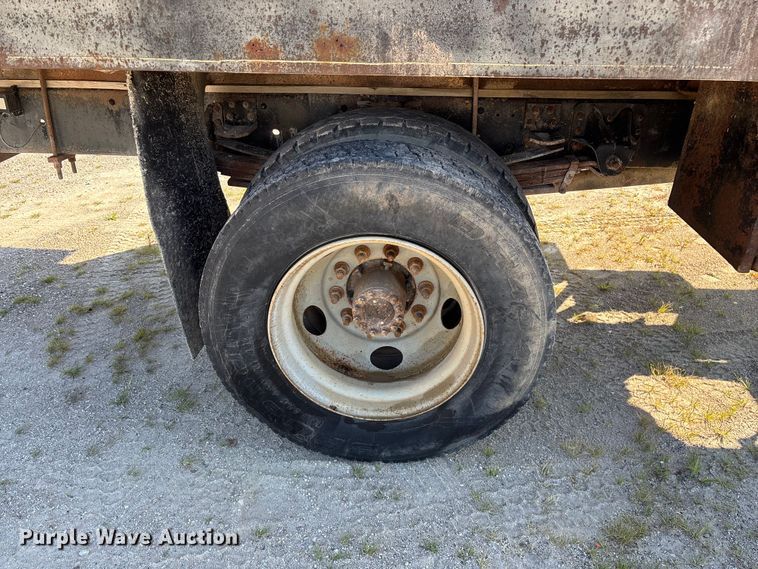 image for item FG0522 1999 Chevrolet C6500 flatbed truck
