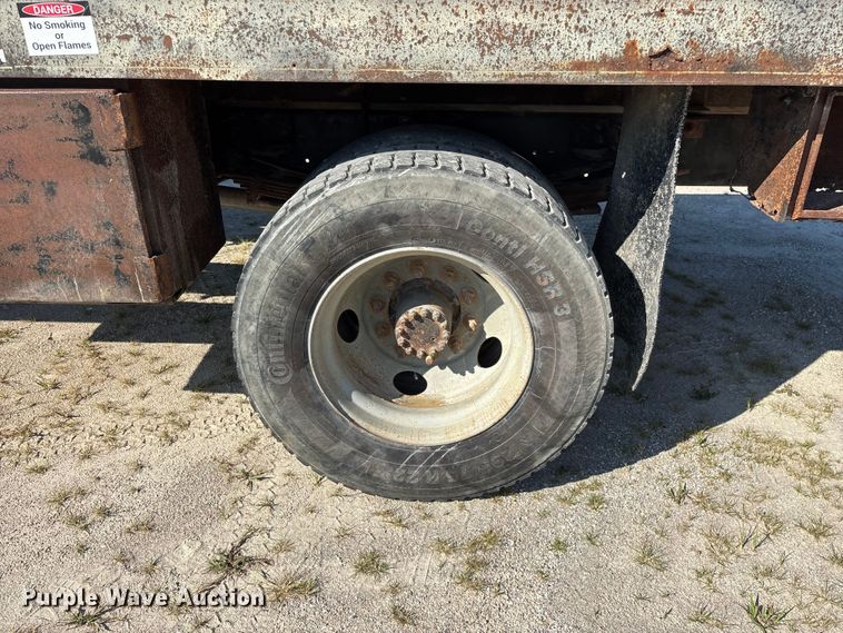 image for item FG0522 1999 Chevrolet C6500 flatbed truck