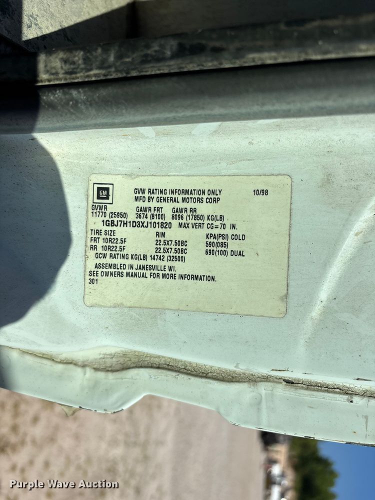 image for item FG0522 1999 Chevrolet C6500 flatbed truck