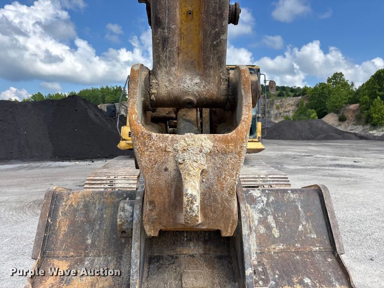 image for item FG0523 2004 Komatsu PC300LC-7L excavator