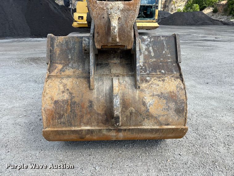 image for item FG0523 2004 Komatsu PC300LC-7L excavator