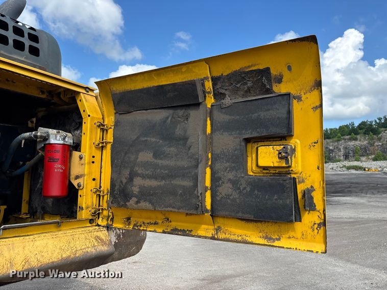 image for item FG0523 2004 Komatsu PC300LC-7L excavator