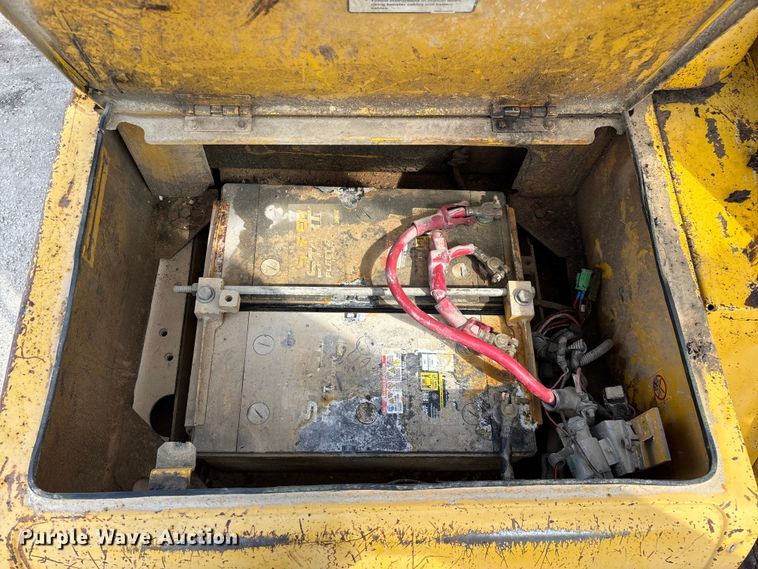 image for item FG0523 2004 Komatsu PC300LC-7L excavator