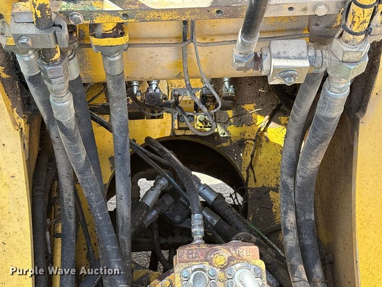 image for item FG0523 2004 Komatsu PC300LC-7L excavator