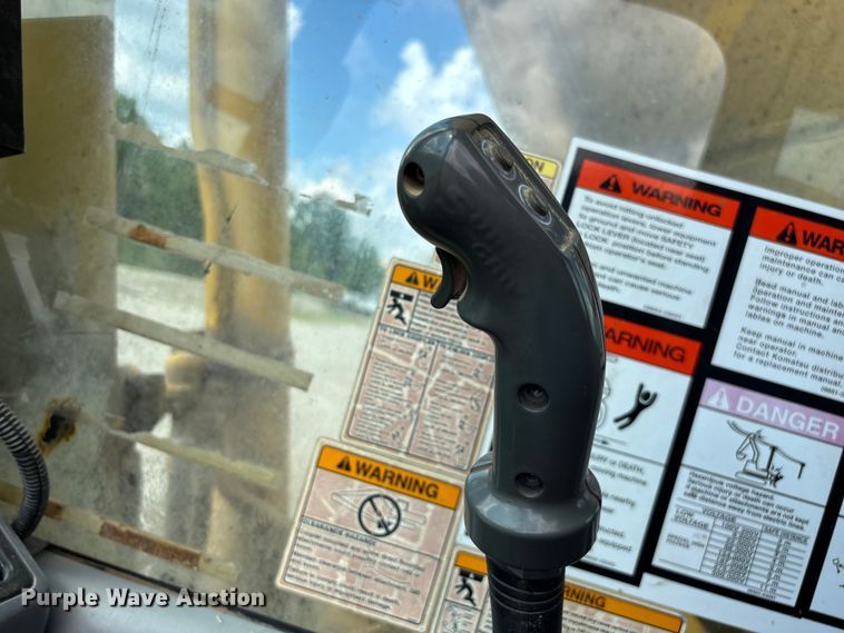 image for item FG0523 2004 Komatsu PC300LC-7L excavator