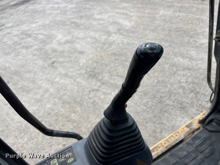 image for item FG0523 2004 Komatsu PC300LC-7L excavator