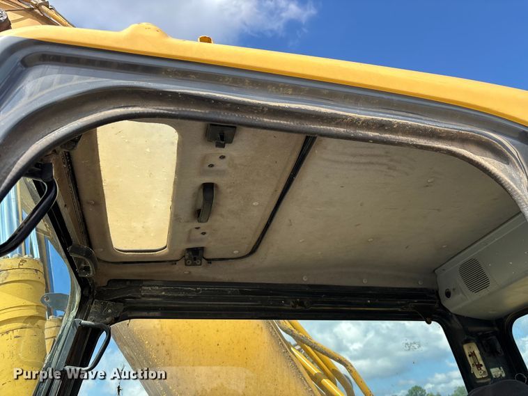 image for item FG0523 2004 Komatsu PC300LC-7L excavator