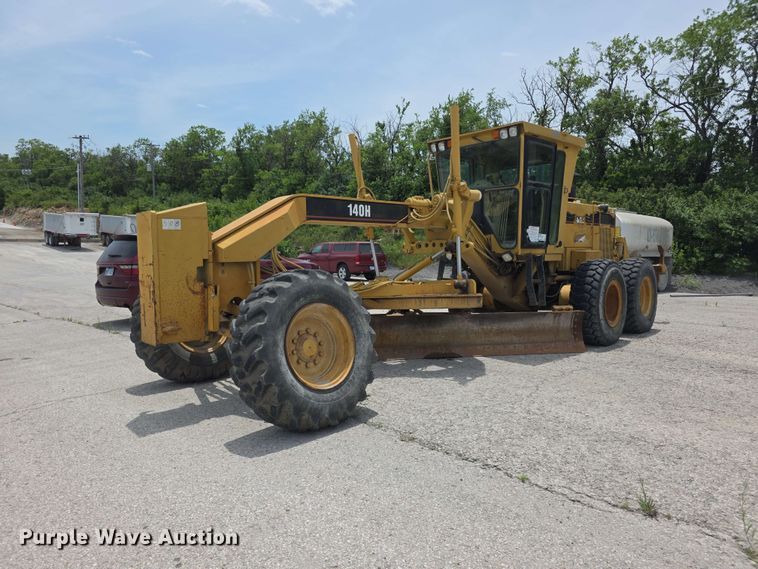 image for item FH6191 1998 Caterpillar 140H motor grader