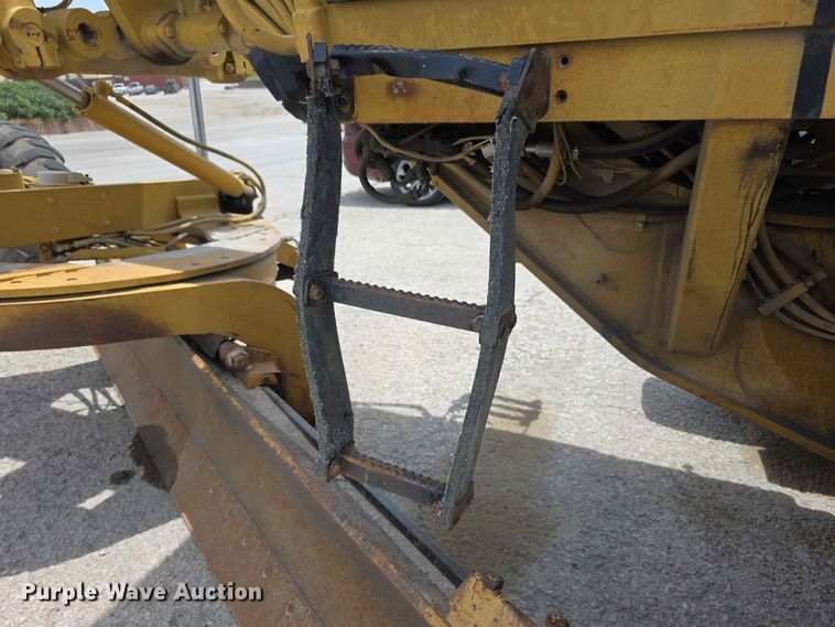 image for item FH6191 1998 Caterpillar 140H motor grader