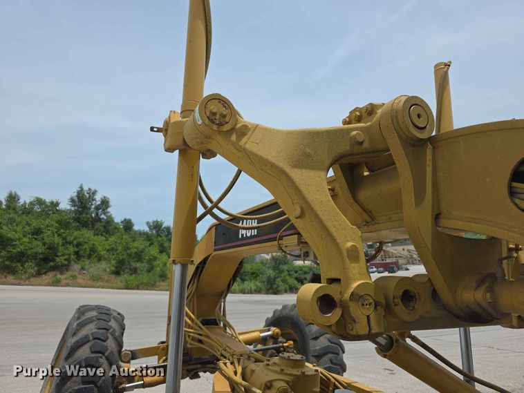 image for item FH6191 1998 Caterpillar 140H motor grader