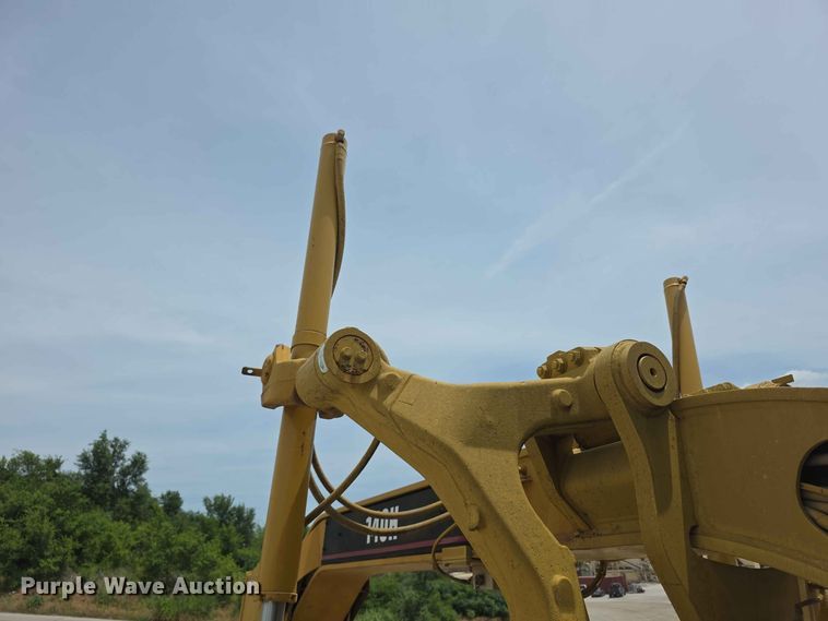 image for item FH6191 1998 Caterpillar 140H motor grader