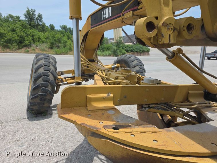 image for item FH6191 1998 Caterpillar 140H motor grader