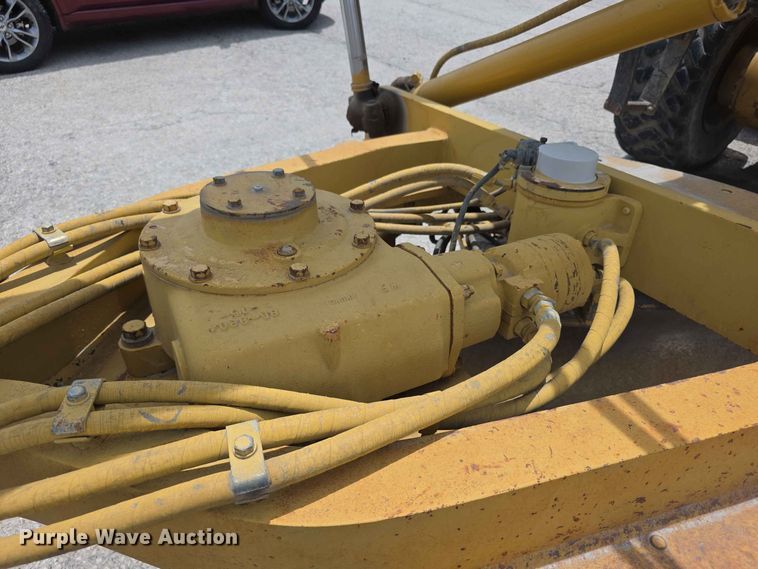 image for item FH6191 1998 Caterpillar 140H motor grader