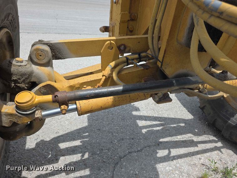 image for item FH6191 1998 Caterpillar 140H motor grader
