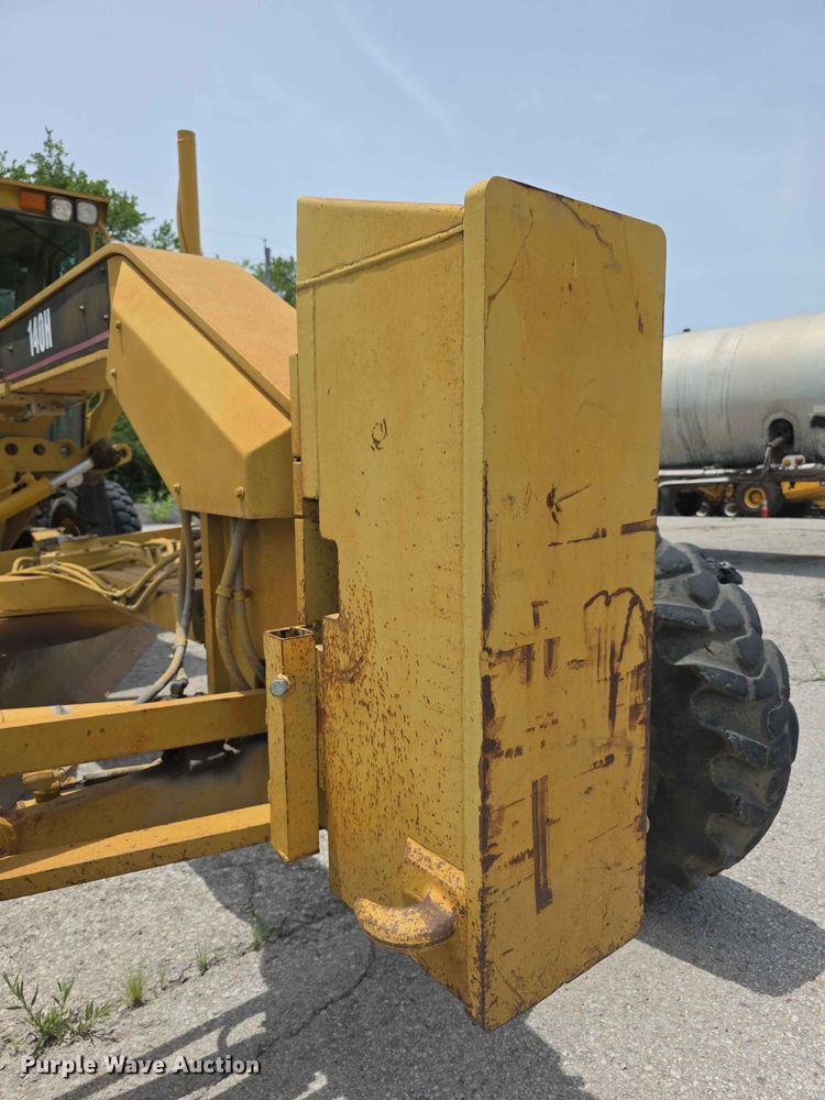 image for item FH6191 1998 Caterpillar 140H motor grader