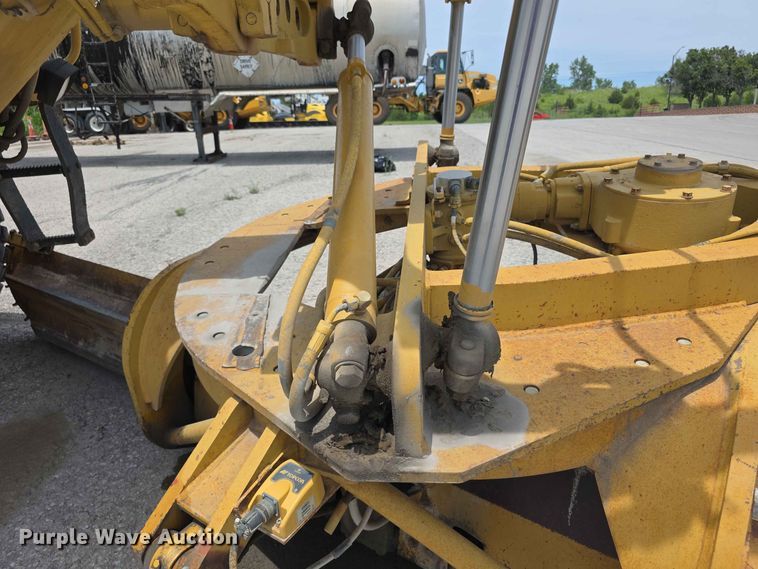 image for item FH6191 1998 Caterpillar 140H motor grader