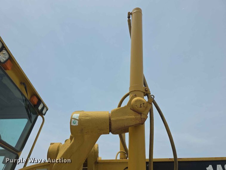 image for item FH6191 1998 Caterpillar 140H motor grader