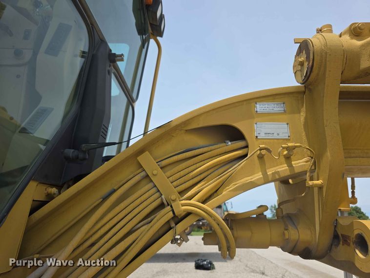 image for item FH6191 1998 Caterpillar 140H motor grader