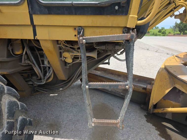 image for item FH6191 1998 Caterpillar 140H motor grader