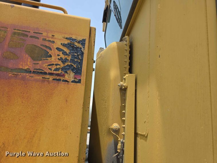 image for item FH6191 1998 Caterpillar 140H motor grader