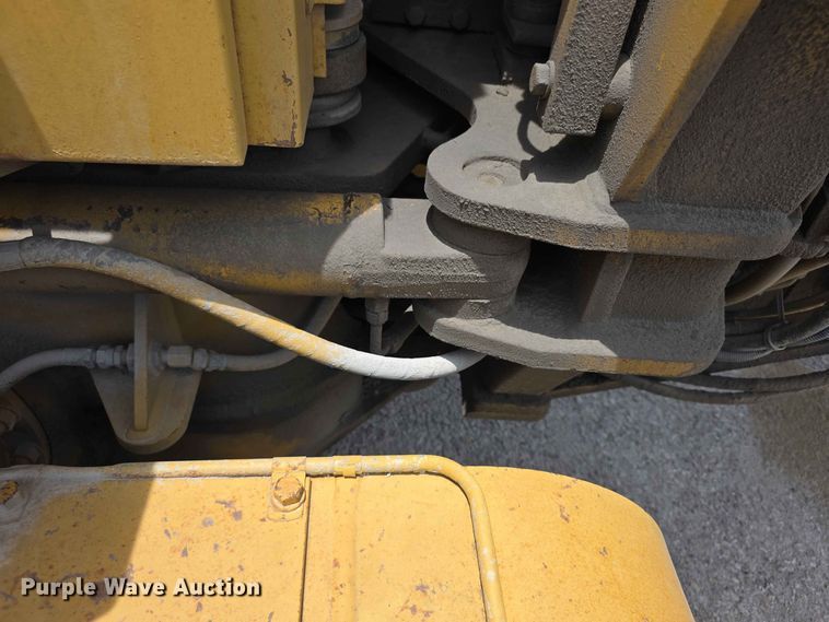 image for item FH6191 1998 Caterpillar 140H motor grader