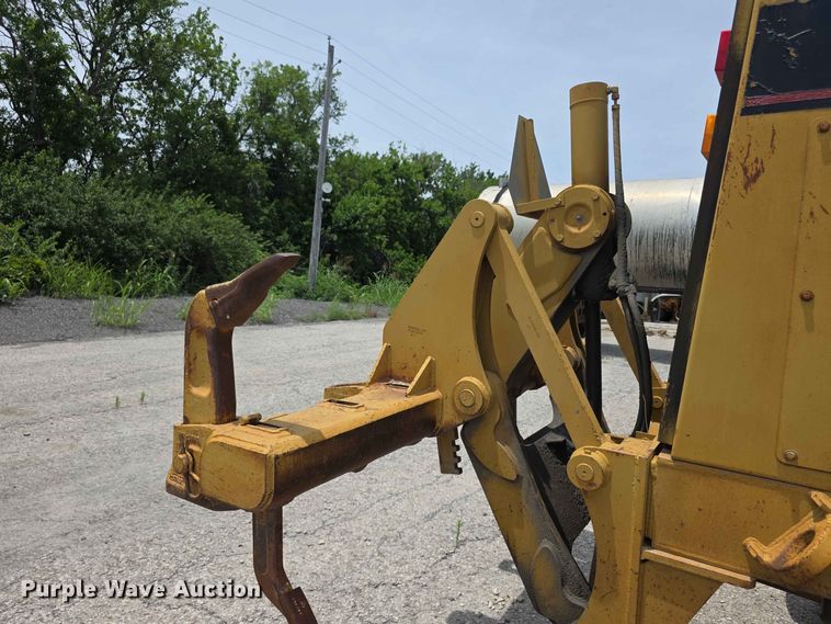 image for item FH6191 1998 Caterpillar 140H motor grader