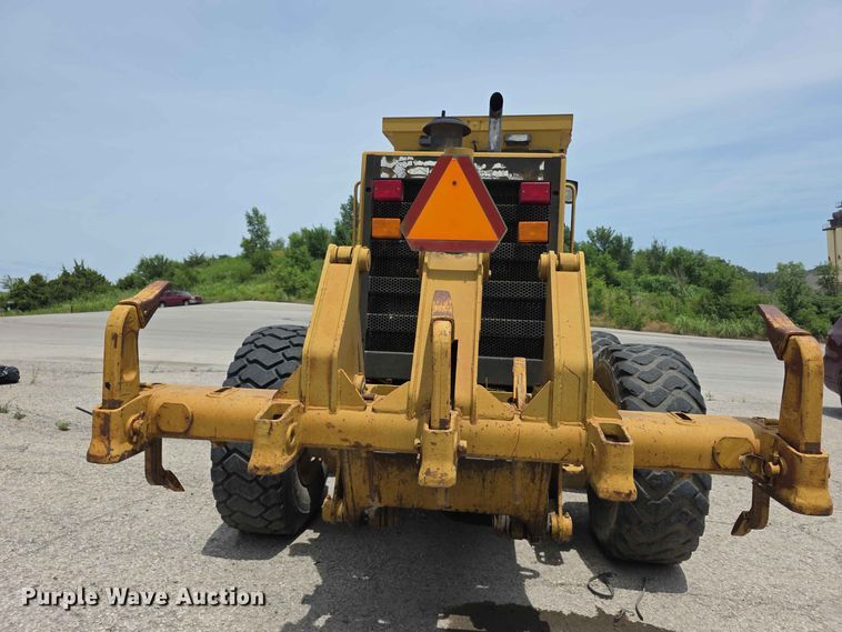 image for item FH6191 1998 Caterpillar 140H motor grader