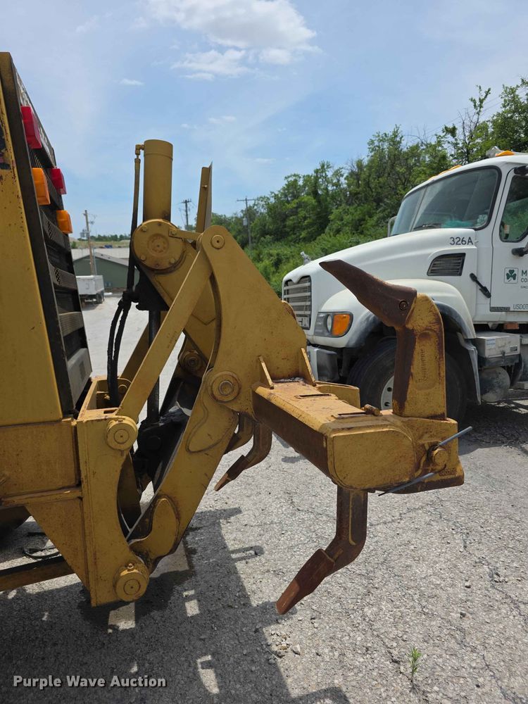 image for item FH6191 1998 Caterpillar 140H motor grader