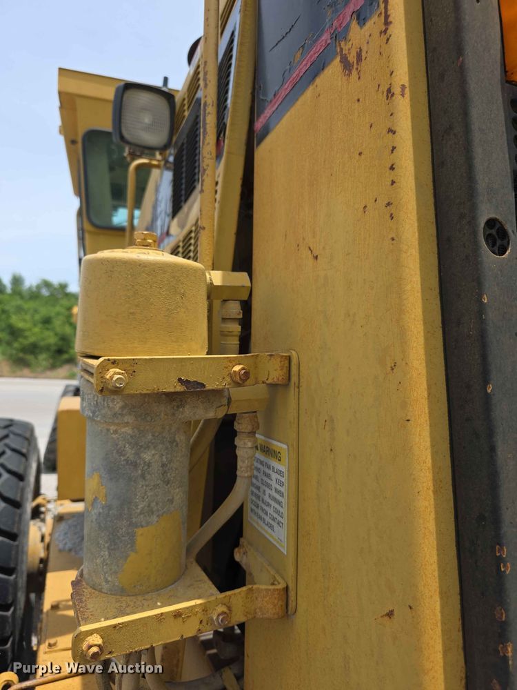 image for item FH6191 1998 Caterpillar 140H motor grader