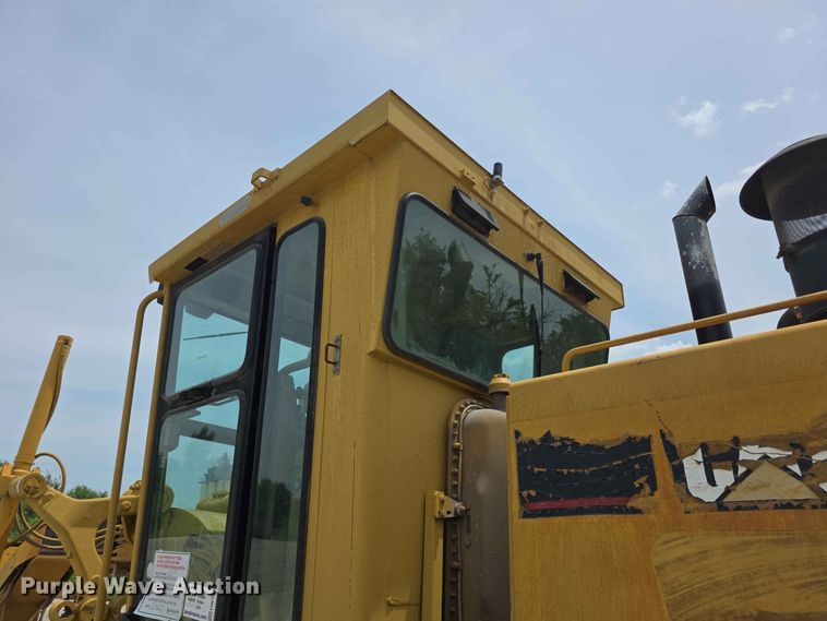 image for item FH6191 1998 Caterpillar 140H motor grader