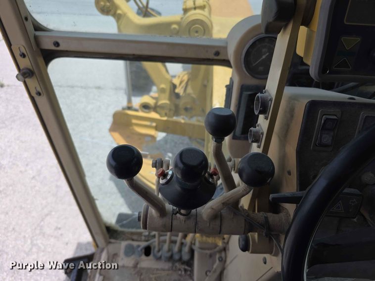 image for item FH6191 1998 Caterpillar 140H motor grader
