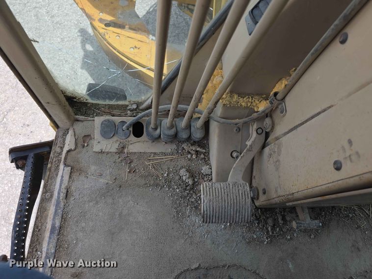image for item FH6191 1998 Caterpillar 140H motor grader