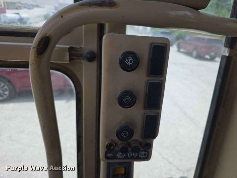 image for item FH6191 1998 Caterpillar 140H motor grader