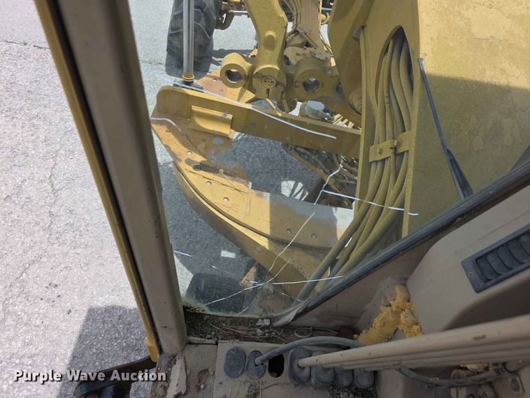 image for item FH6191 1998 Caterpillar 140H motor grader