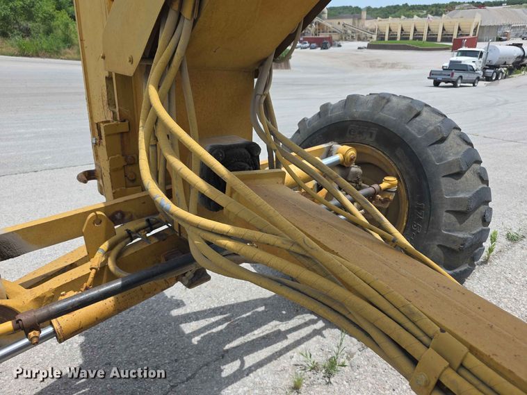 image for item FH6191 1998 Caterpillar 140H motor grader