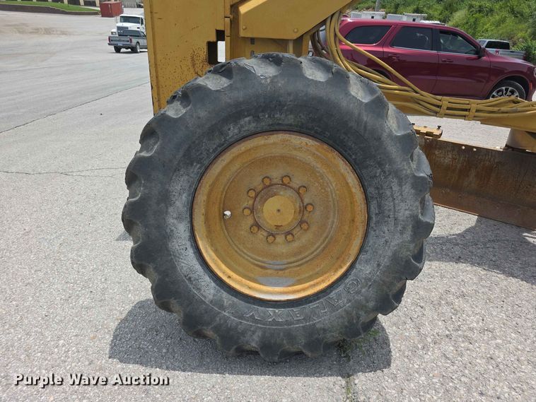 image for item FH6191 1998 Caterpillar 140H motor grader
