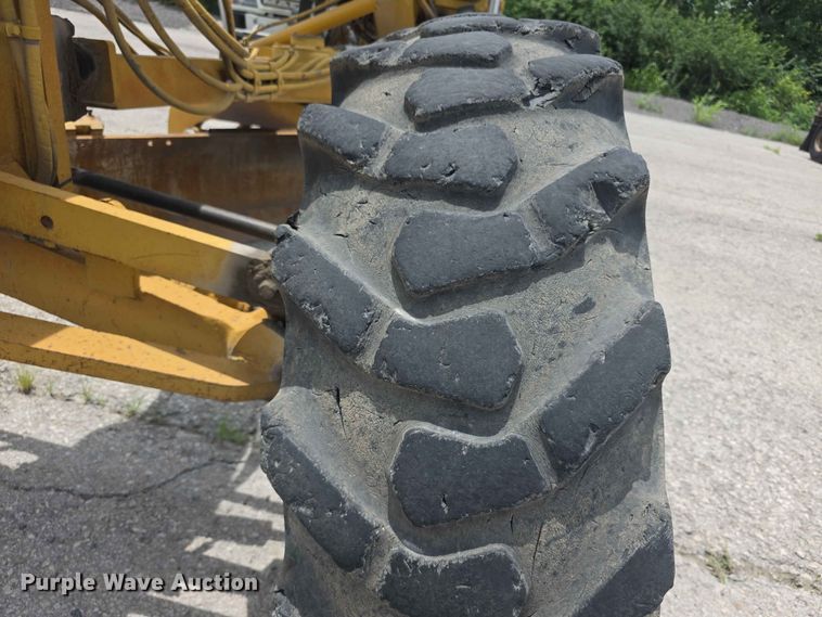 image for item FH6191 1998 Caterpillar 140H motor grader