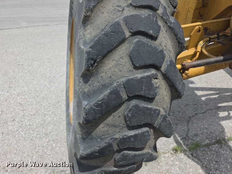 image for item FH6191 1998 Caterpillar 140H motor grader