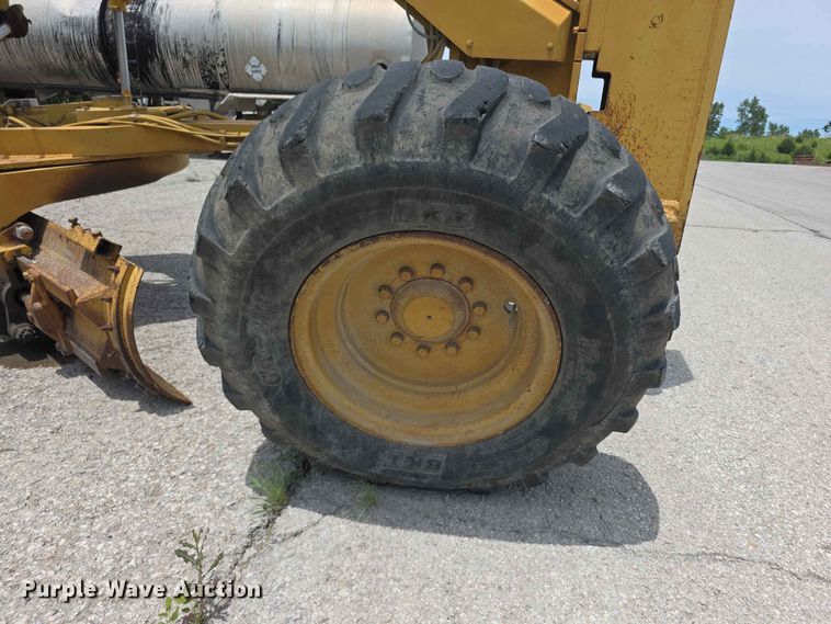 image for item FH6191 1998 Caterpillar 140H motor grader