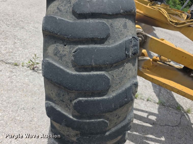 image for item FH6191 1998 Caterpillar 140H motor grader