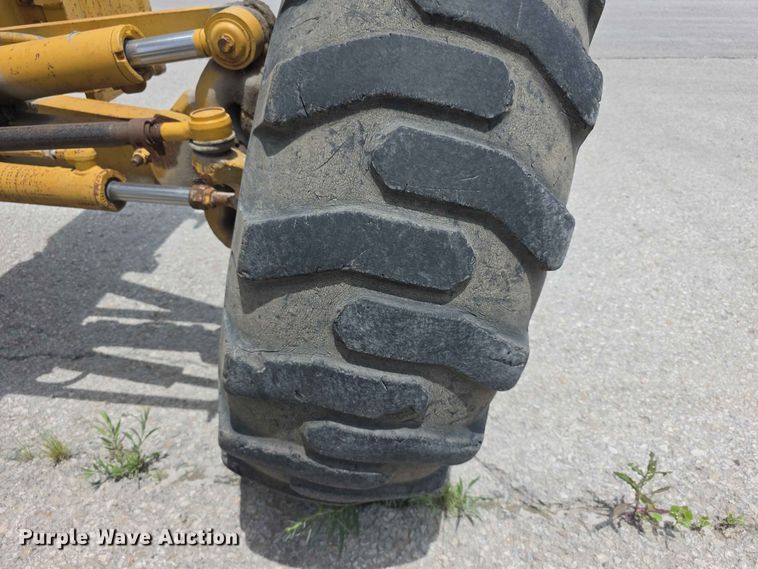 image for item FH6191 1998 Caterpillar 140H motor grader