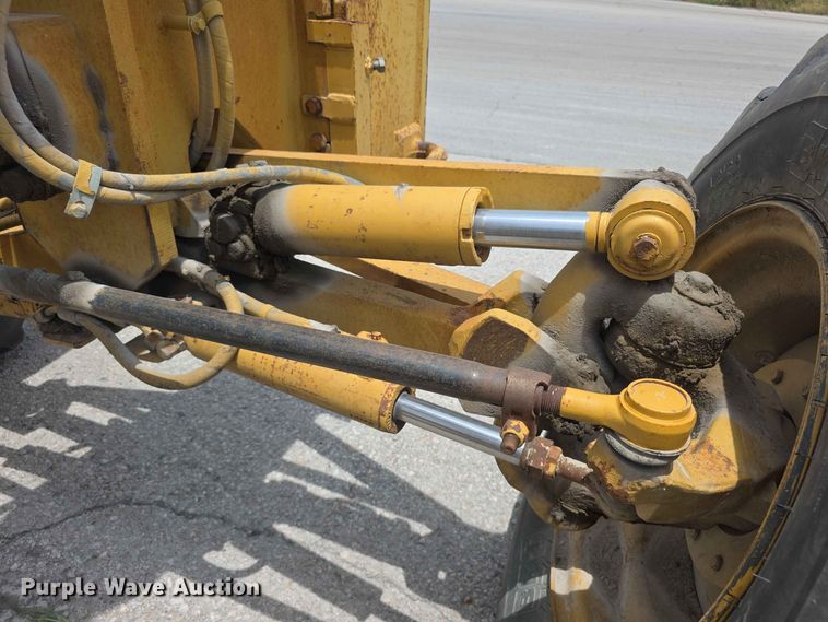 image for item FH6191 1998 Caterpillar 140H motor grader