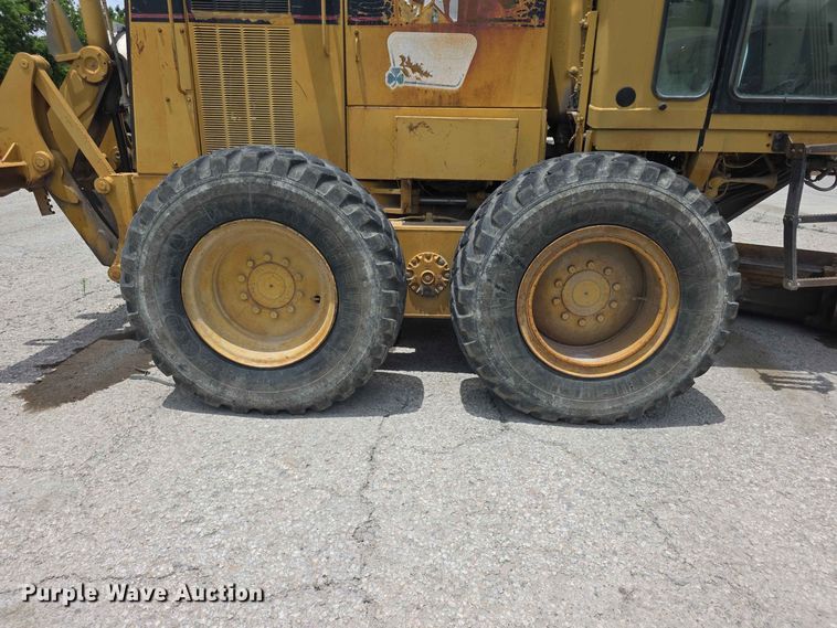 image for item FH6191 1998 Caterpillar 140H motor grader