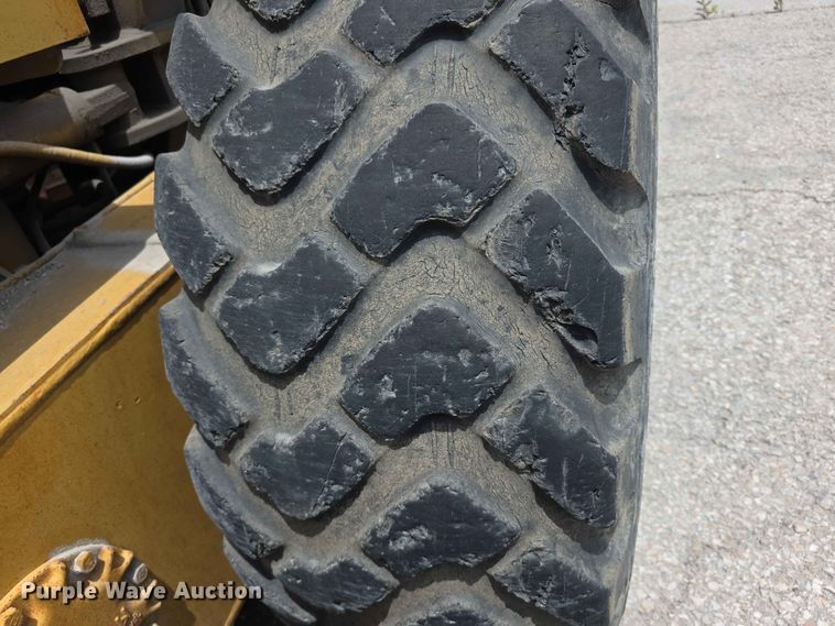 image for item FH6191 1998 Caterpillar 140H motor grader