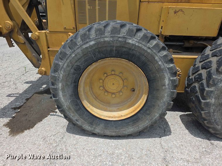image for item FH6191 1998 Caterpillar 140H motor grader