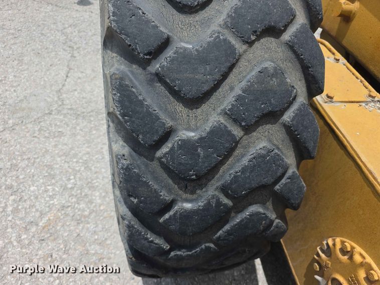 image for item FH6191 1998 Caterpillar 140H motor grader
