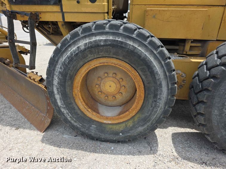 image for item FH6191 1998 Caterpillar 140H motor grader